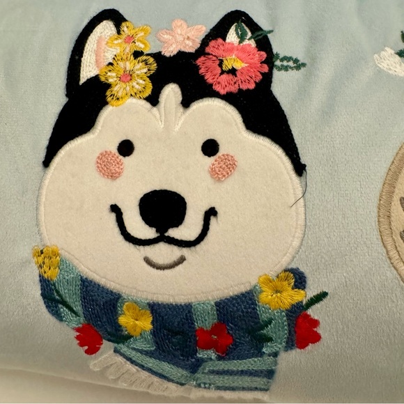 NWT. Decorative Throw Pillow 14”x 24”. embroidered 3 dog pillow - Picture 3 of 10